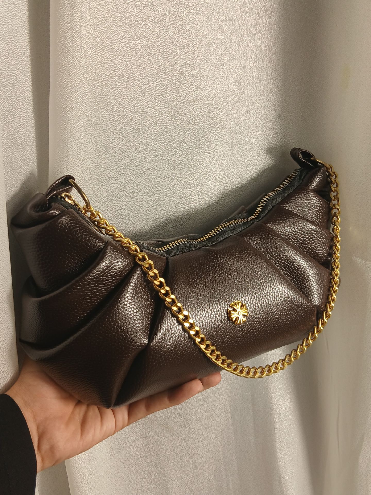 کیف زنانه طرح کروسان جنس شرانگ دارای رنگ بندی کد Dk345